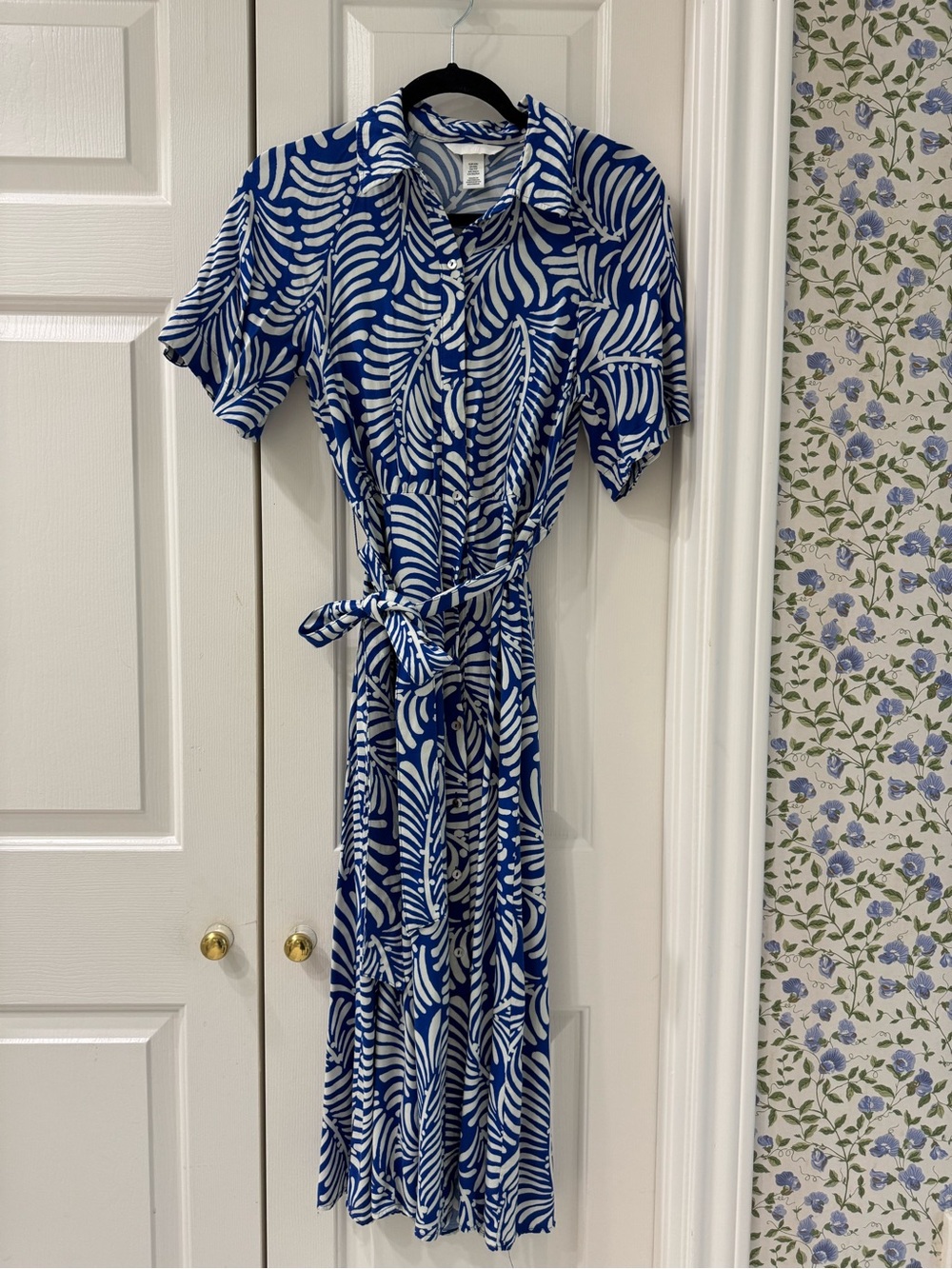 H&M Maxi Shirt Dress with Tie Waist, never wear, Size xxs